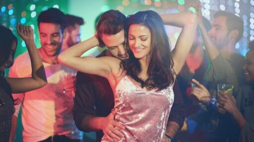 Paar am Tanzen im Club