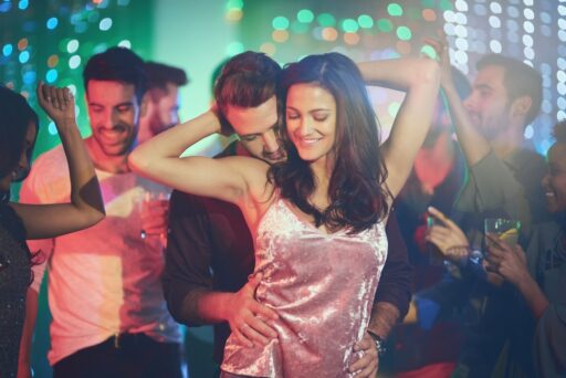 Paar am Tanzen im Club
