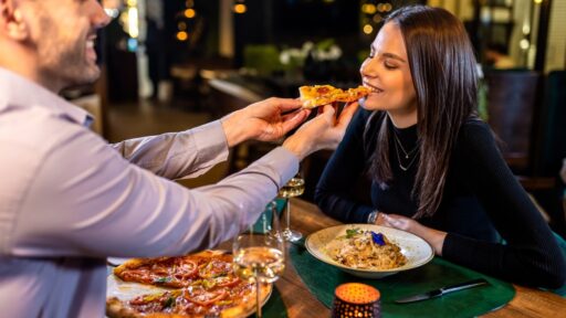 Paar beim romantischen Essen