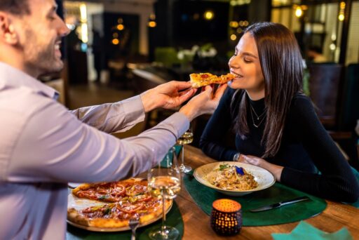 Paar beim romantischen Essen