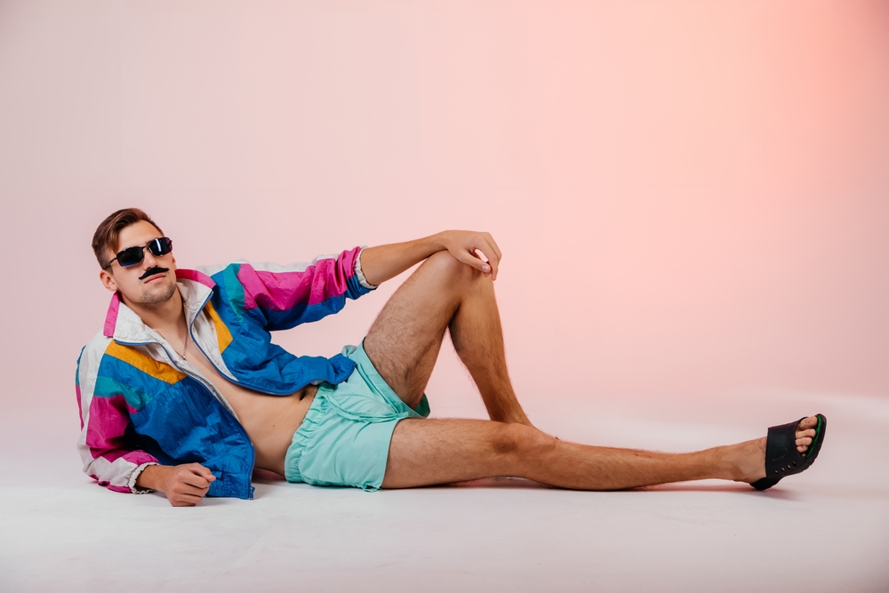 Seltsame Talente: Mann in interessantem Outfit