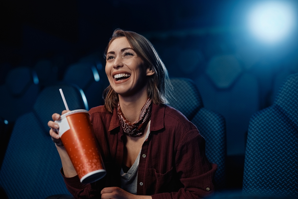 Frau allein im Kino